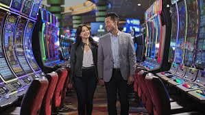 Người dùng Việt Nam trải nghiệm cá cược live casino trên điện thoại